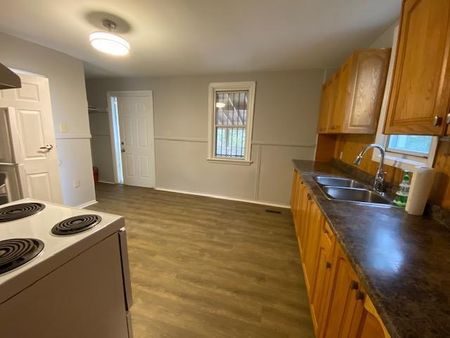 823 Montreal St - Unit 2 - Photo 2