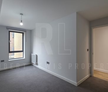 Modern Three Bedroom Modern Apartment – Foster Street, London, NW4 2FB - Photo 1