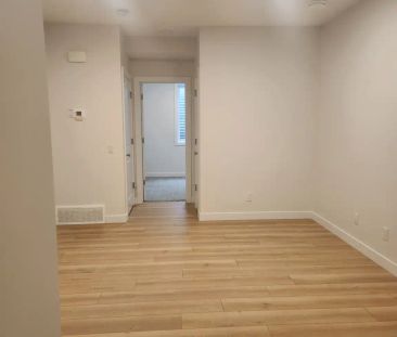 Alwood Point — 1 Bed 1 Bath Lower Unit - Photo 3