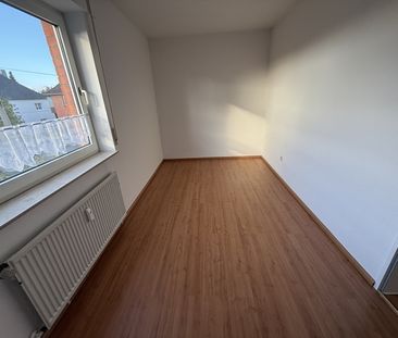3-Zimmer-Wohnung in Stadt- u. Bahnhofsnähe mit Balkon! - Photo 1