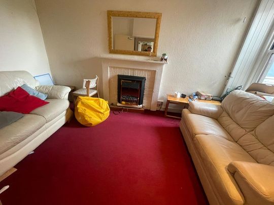 4 bedroom flat to rent - Photo 1