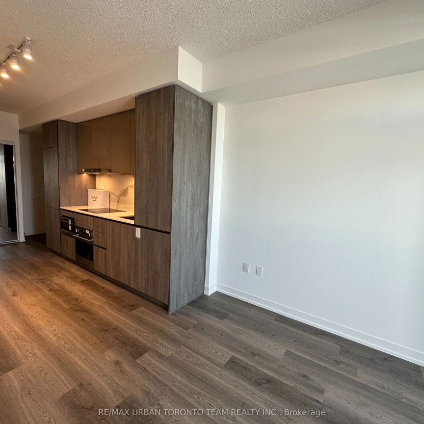 8 Interchange Way #4007 - Photo 1