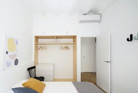 Carrer de Sant Bertran, Barcelona, Catalonia 08001 - Photo 2