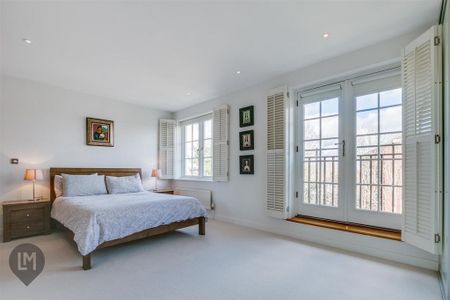 4 bedroom terraced house to rent - Photo 3