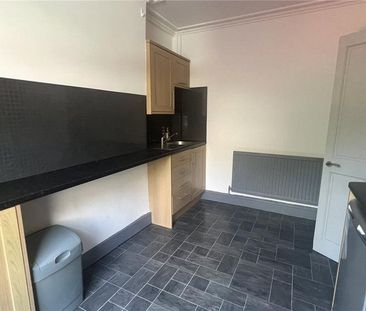 2 bedroom end of terrace house to rent - Photo 3