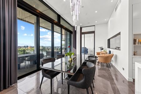 Unrivalled Top Floor Penthouse with Panoramic North-East City & River Views - Photo 5