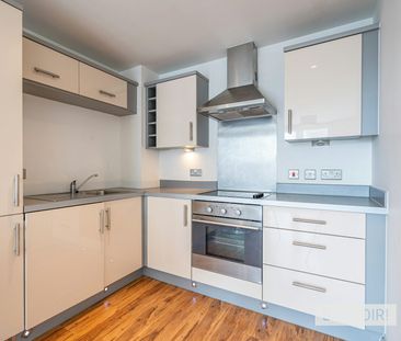 Flat to rent on - Photo 1