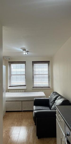 Studio to rent - Photo 1