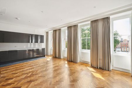 A 2 bedroom apartment to rent on Cadogan Square, SW1 - Photo 5