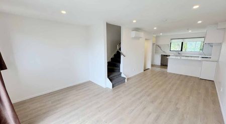 Executive Townhouse with Modern Design and Great Location - Photo 2