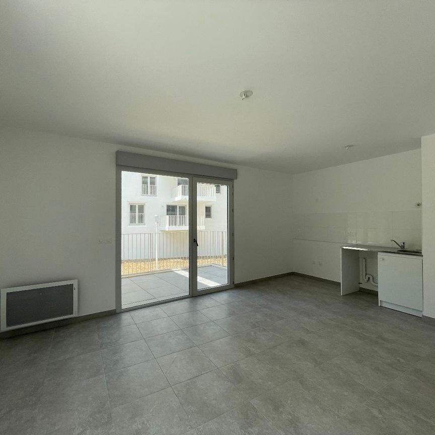 Appartement 3 pièces 65m2 MARSEILLE 9EME 1 079 euros - Photo 1