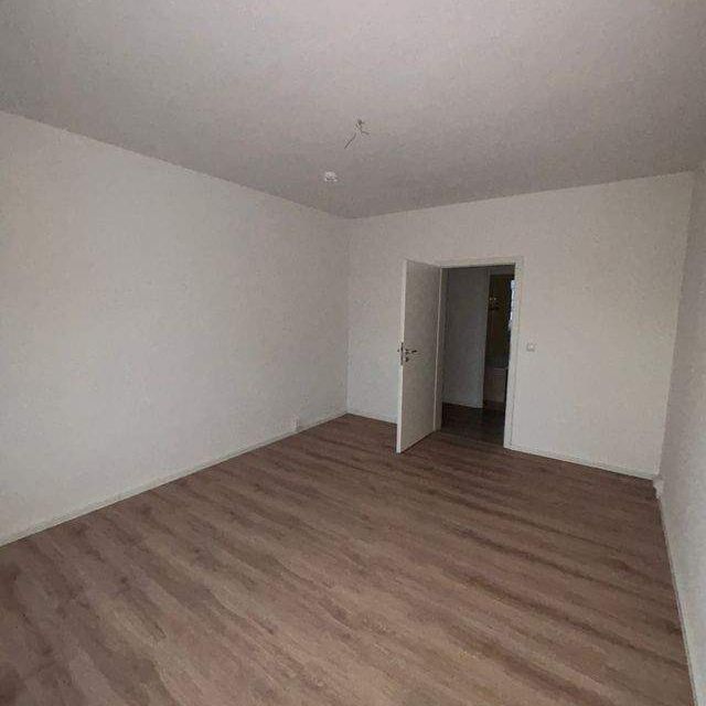 Ruhige 3-Raum-Wohnung im Erdgeschoss mit Balkon - Photo 1
