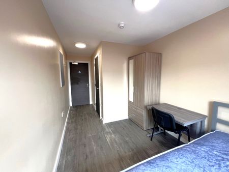 4 Bed Flat, Hepburn Road, BS2 - Photo 5