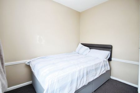Terraced House to rent - Holburne Road, London, SE3 - Photo 3