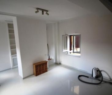 Attic-Trastevere: Newly renovated 2 Bedrooms, 2 baths, study, livin... - Photo 2