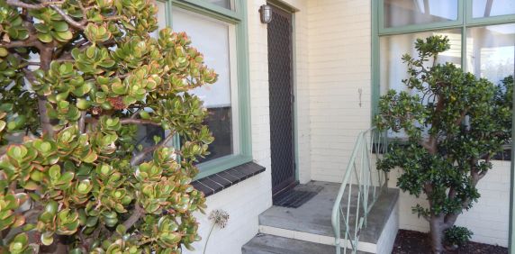 One Bedroom Unit in a Great Location! - Photo 2