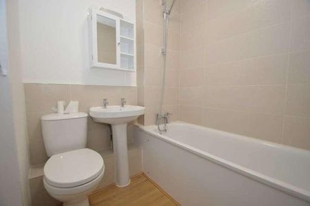 Row Town, KT15 - Photo 3