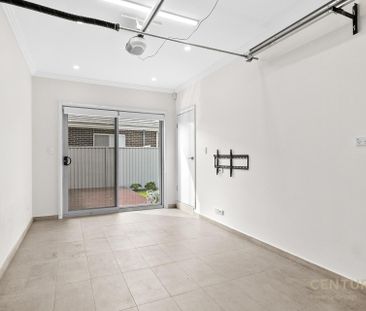 Modern 2-Bedroom Townhouse in Prime Location of Casula&excl; - Photo 1