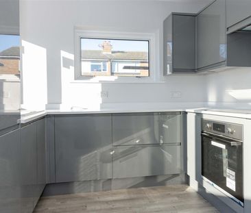 Freshbrook Road, Lancing - Photo 6