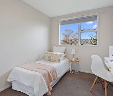 3 Bedroom Warm, Sunny Townhouse - Photo 3