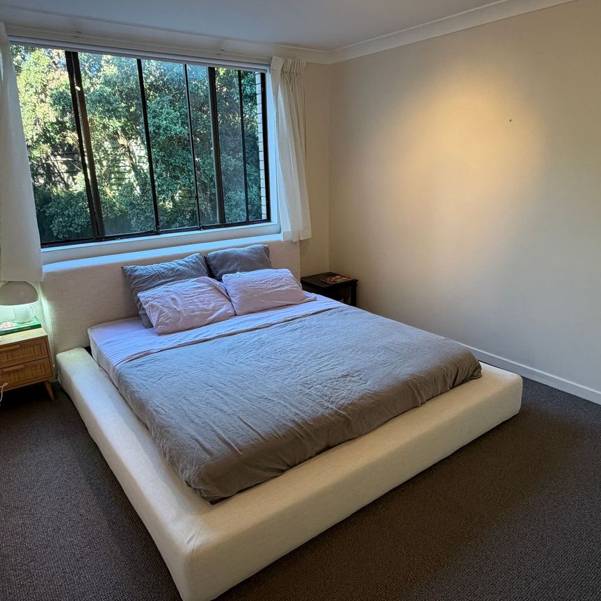 BIG, BOLD, PLUS ADDITIONAL STUDY & A LOCK-UP GARAGE! - Photo 1