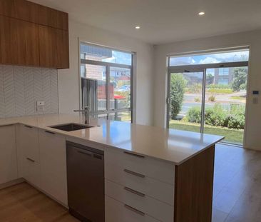 3 bedroom home in Karaka! - Photo 3