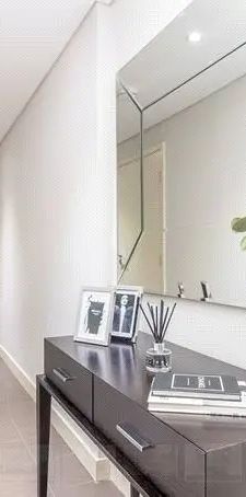 1 bedroom flat in London - Photo 1