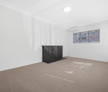 Prime Location Living – Recently Renovated & Ready Now! - Photo 2