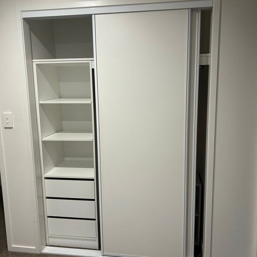 Holland Park - Photo 1