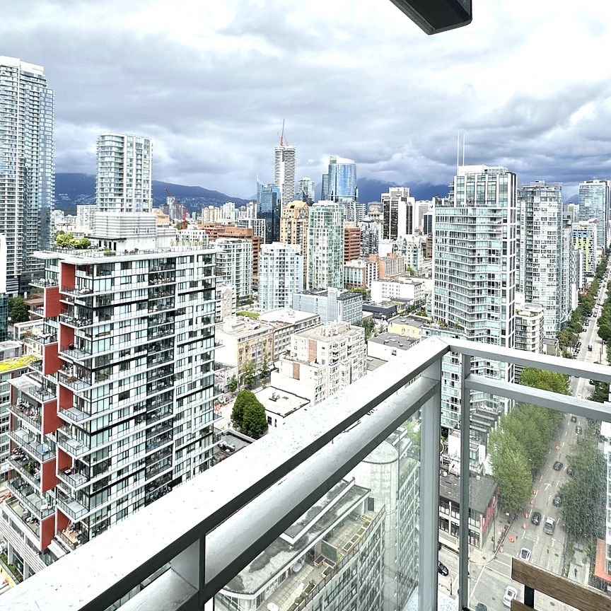 2 Br Beautifully Furnished Condo For Rent In Yaletown W/ Stunning Views. - Photo 1