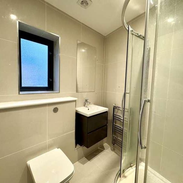 Barge Drive, Southall, UB2 - Photo 1