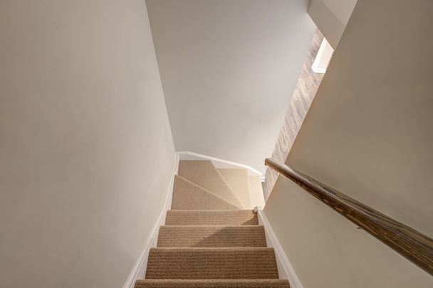 For Lease - 10 Helliwell Crescent, Richmond Hill, Ontario - Photo 1