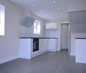 Whitchurch Road, Heath, Cardiff - Photo 2