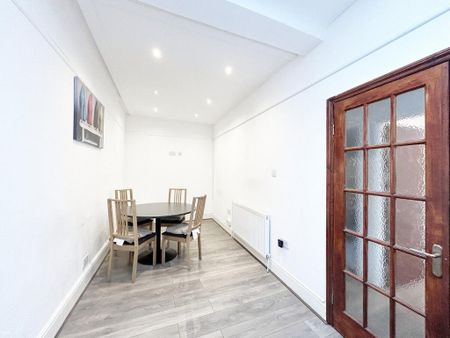 3 bedroom apartment to rent - Photo 3