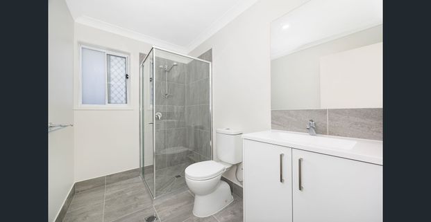 Low maintenance Duplex - move in before Christmas - Photo 1