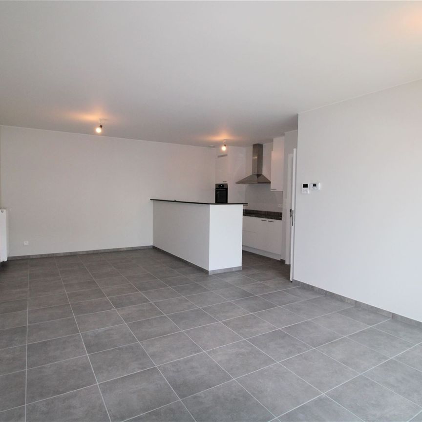 Appartement met twee slaapkamers en ruim terras op toplocatie! - Photo 1
