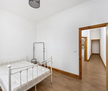 3 bedroom apartment to rent - Photo 2