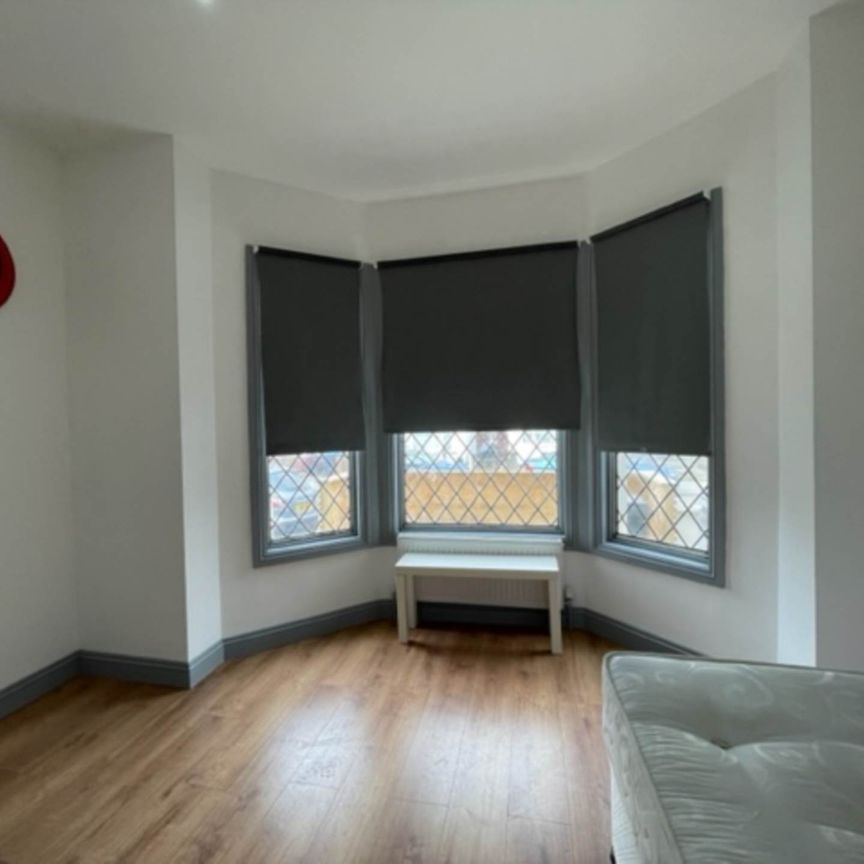 Bensham Lane, Thornton Heath - Photo 1