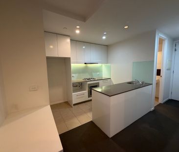 2 Bedroom Apartment with Balcony - Photo 5