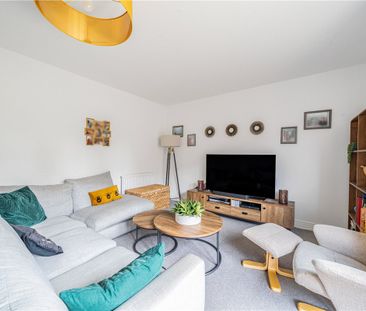 Recently built 3 bedroom, 2 bathroom semi-detached house with garde... - Photo 2