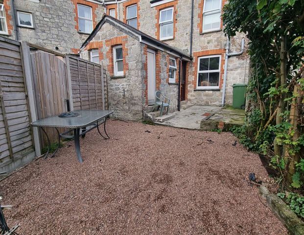 South Street Room 2 - Photo 1