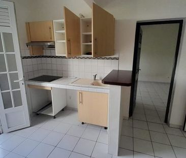 Appartement à louer, 2 pièces - Fort-de-France 97200 - Photo 3