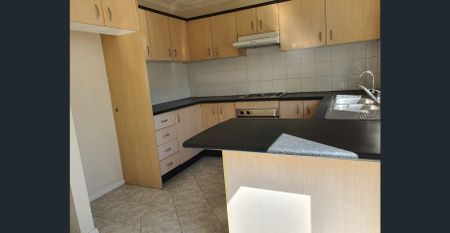 Location, location, location - Walk to Toongabbie station! - Photo 4