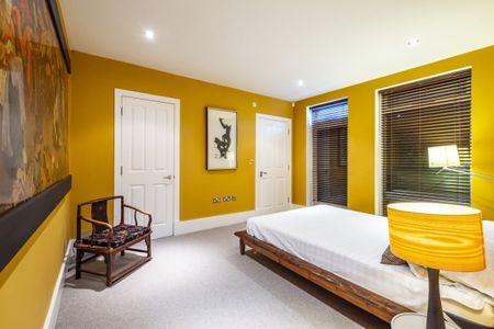 2 bedroom mews to rent - Photo 3