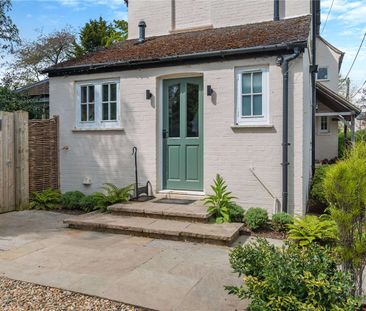 Character family home in a village setting - Photo 2