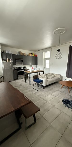 Little Burgundy - 3 Bedrooms - July 1 - Photo 1