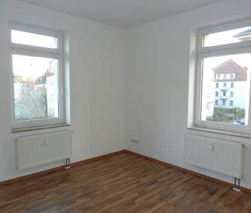 Beliebte Lage in Löbtau-Süd. Komfortable Altbauwohnung mit schickem Bad und Übernahme EBK möglich. - Photo 5