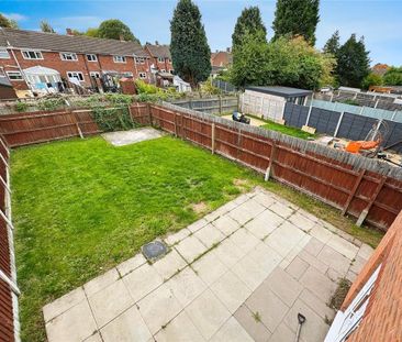3 bedroom end of terrace house to rent - Photo 4