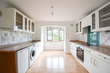 A semi-detached 4 bedroom house located in the popular village of Impington offering excellent access to the Science Park and Cambridge city. Rear enclosed garden with decking area, summerhouse and shed. Driveway parking for 1 car. GCH. Unfurnished. - Photo 5