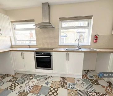 3 bedroom flat to rent - Photo 5